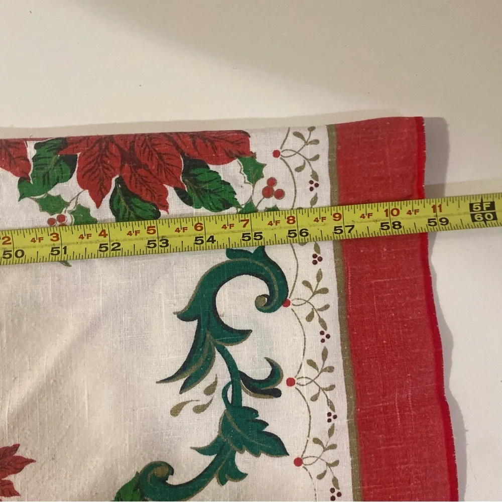 Vintage Holiday Festive Oval Red and Green Poinsettia Tablecloth